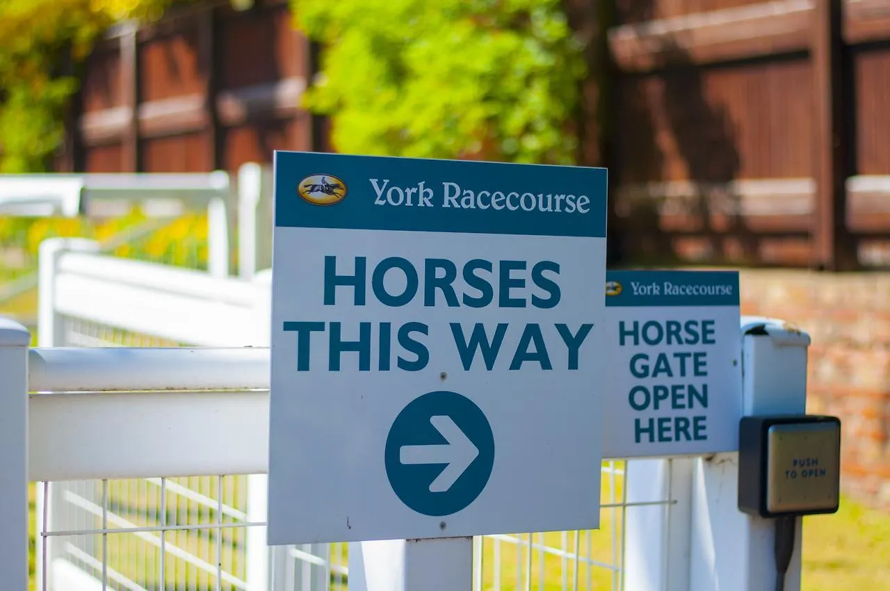 Stableside At York Racecourse Hotel